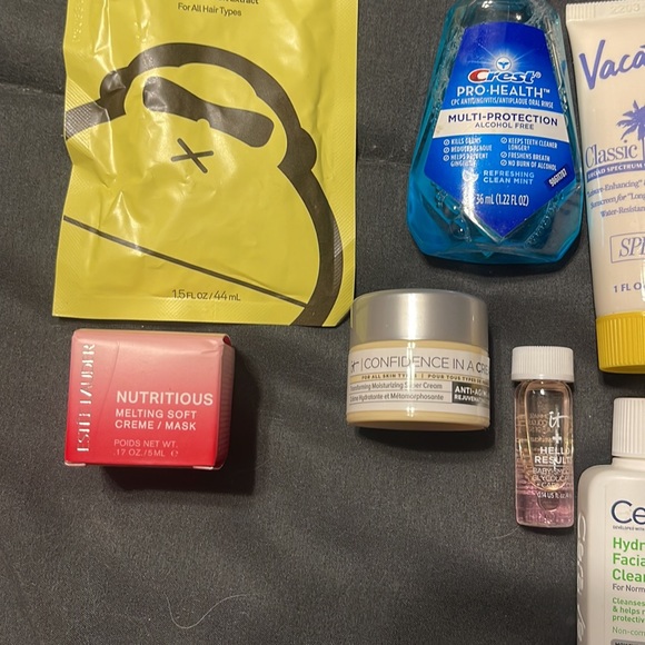 SOLD Beauty Sample Set - Picture 4 of 4